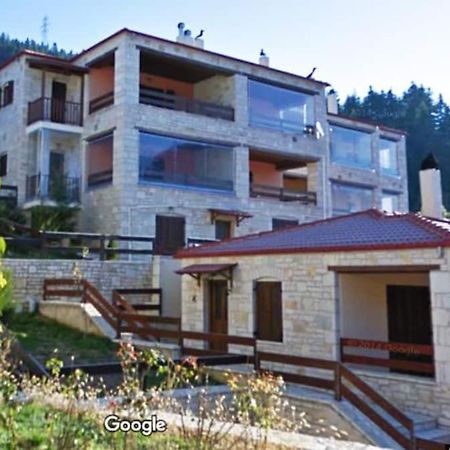 La Casa Di Pietra Villa Karpenisi Bagian luar foto