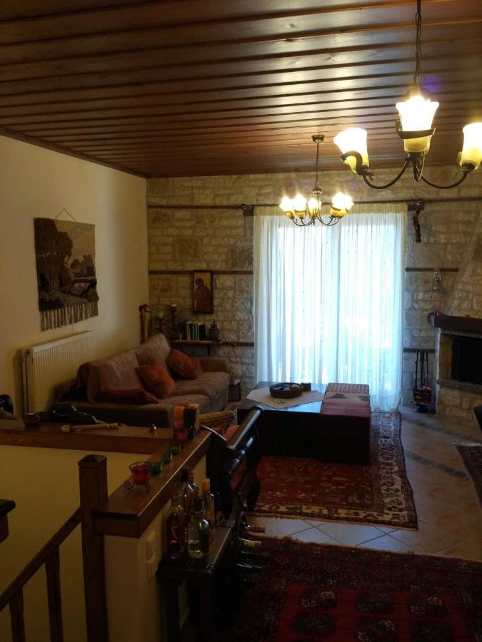 La Casa Di Pietra Villa Karpenisi Bagian luar foto