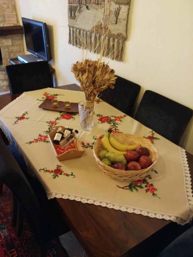 La Casa Di Pietra Villa Karpenisi Bagian luar foto