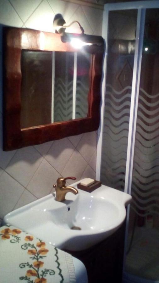 La Casa Di Pietra Villa Karpenisi Bagian luar foto